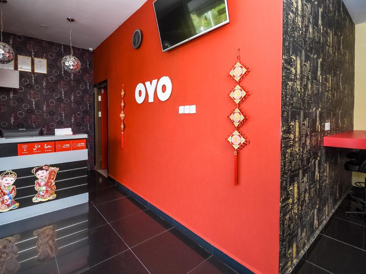 Oyo 89301 Ys Inn Miri Exterior foto