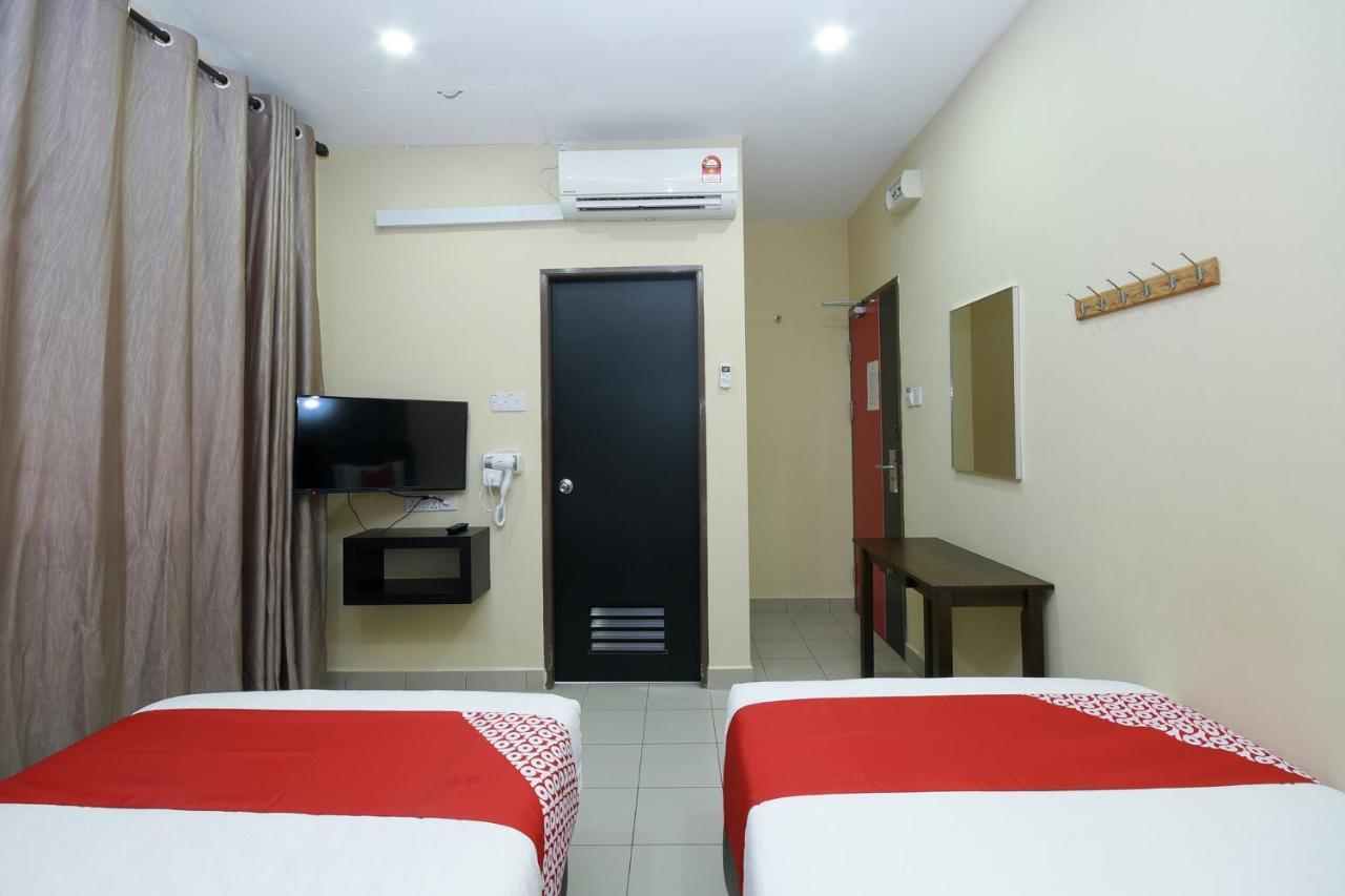 Oyo 89301 Ys Inn Miri Exterior foto