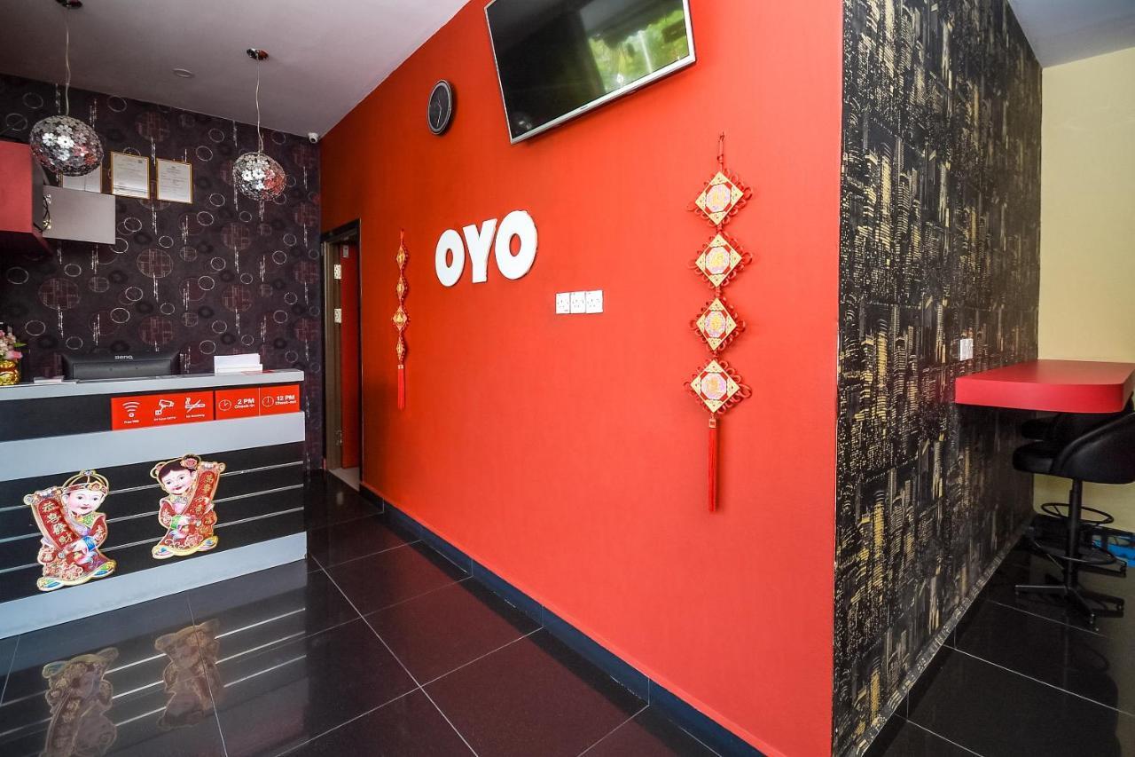 Oyo 89301 Ys Inn Miri Exterior foto